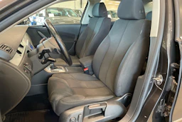 ruskea (beige) Volkswagen Passat 2010 kuva 15.
