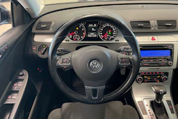 ruskea (beige) Volkswagen Passat 2010 kuva 16.