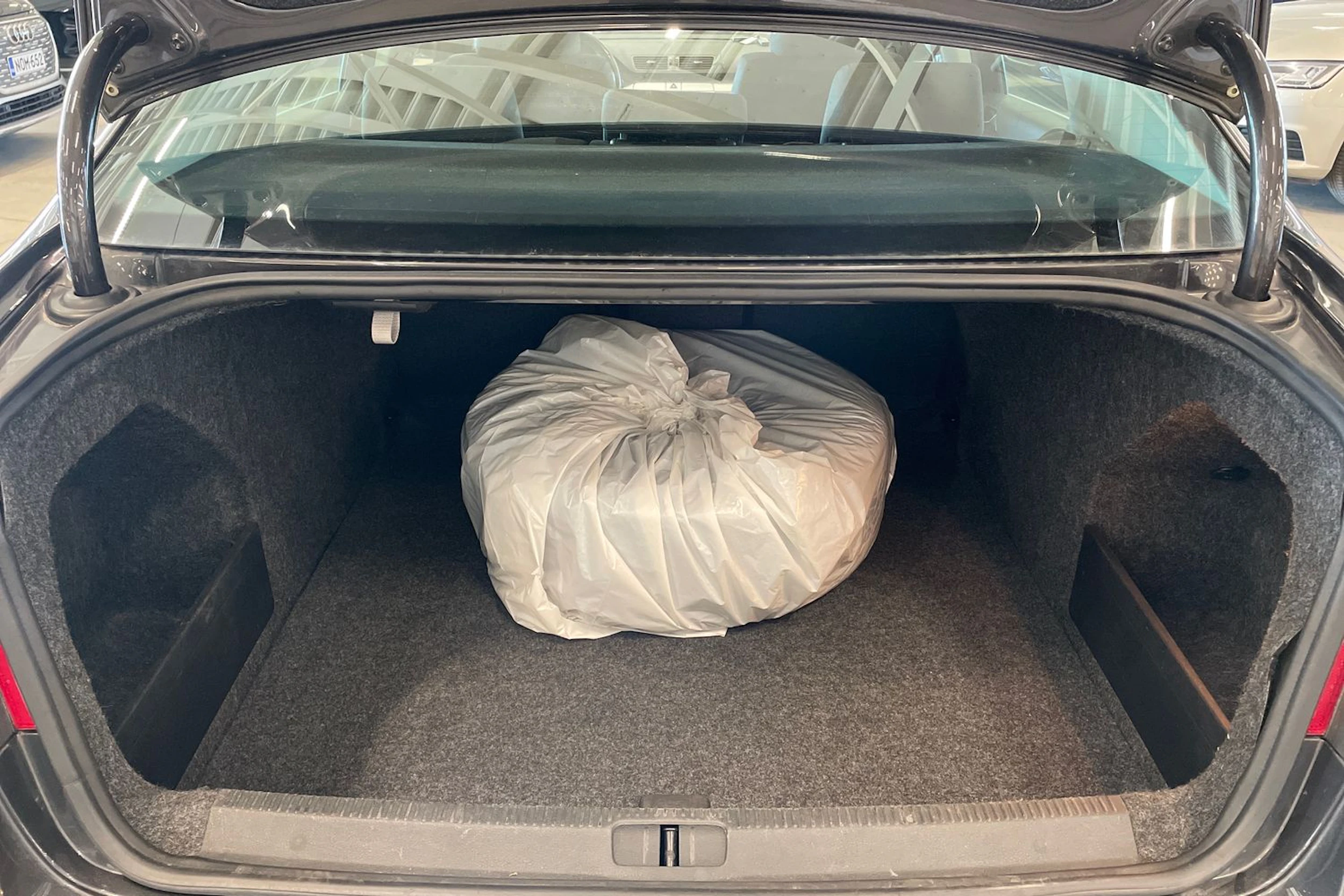 ruskea (beige) Volkswagen Passat 2010 kuva 28.