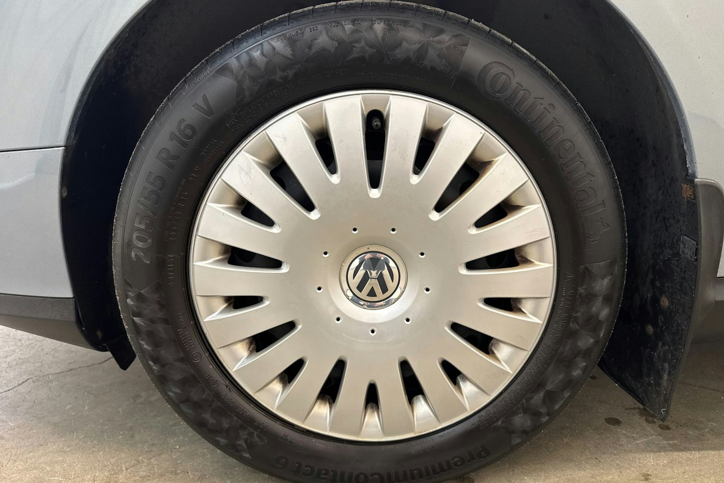 Harmaa Volkswagen PASSAT 2010 kuva 9.