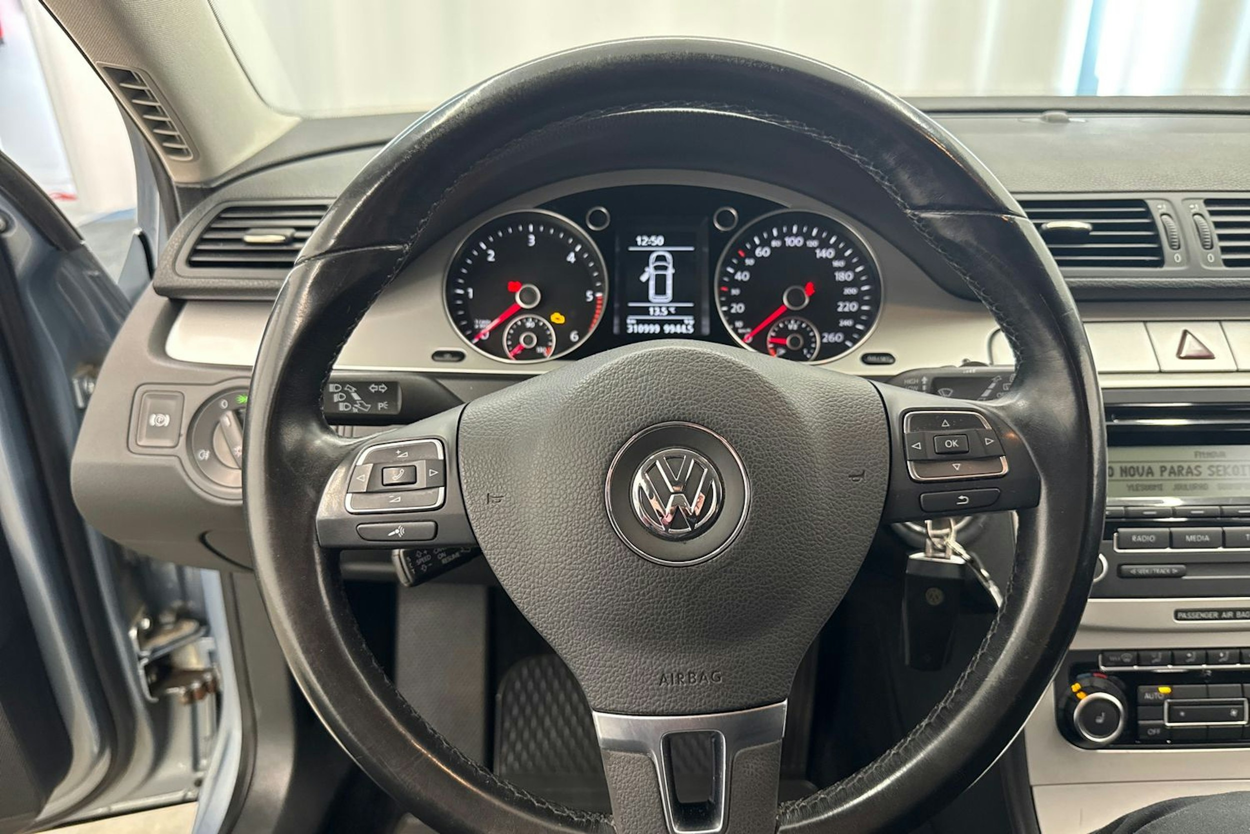 Harmaa Volkswagen PASSAT 2010 kuva 23.