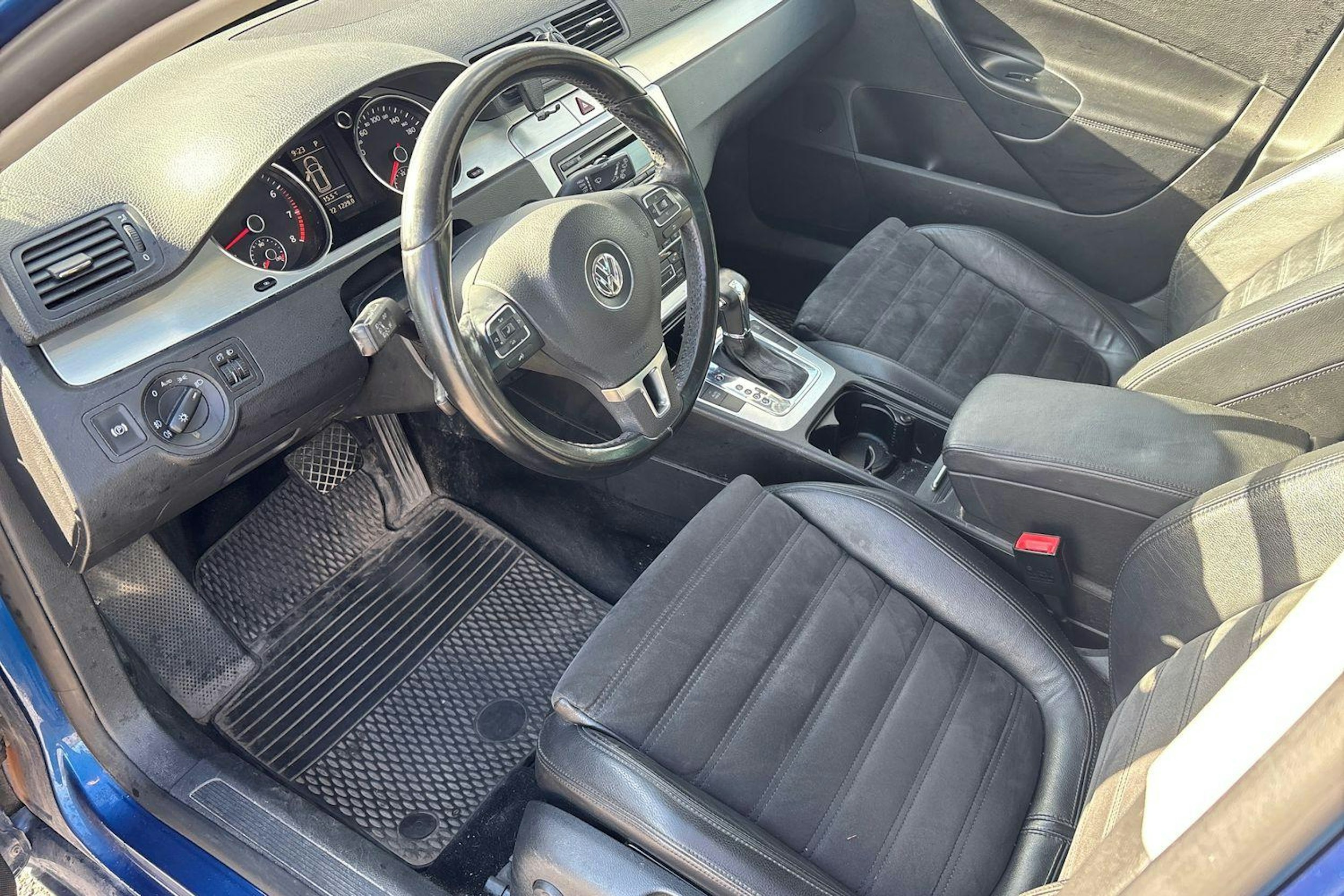 sininen Volkswagen Passat 2010 kuva 7.