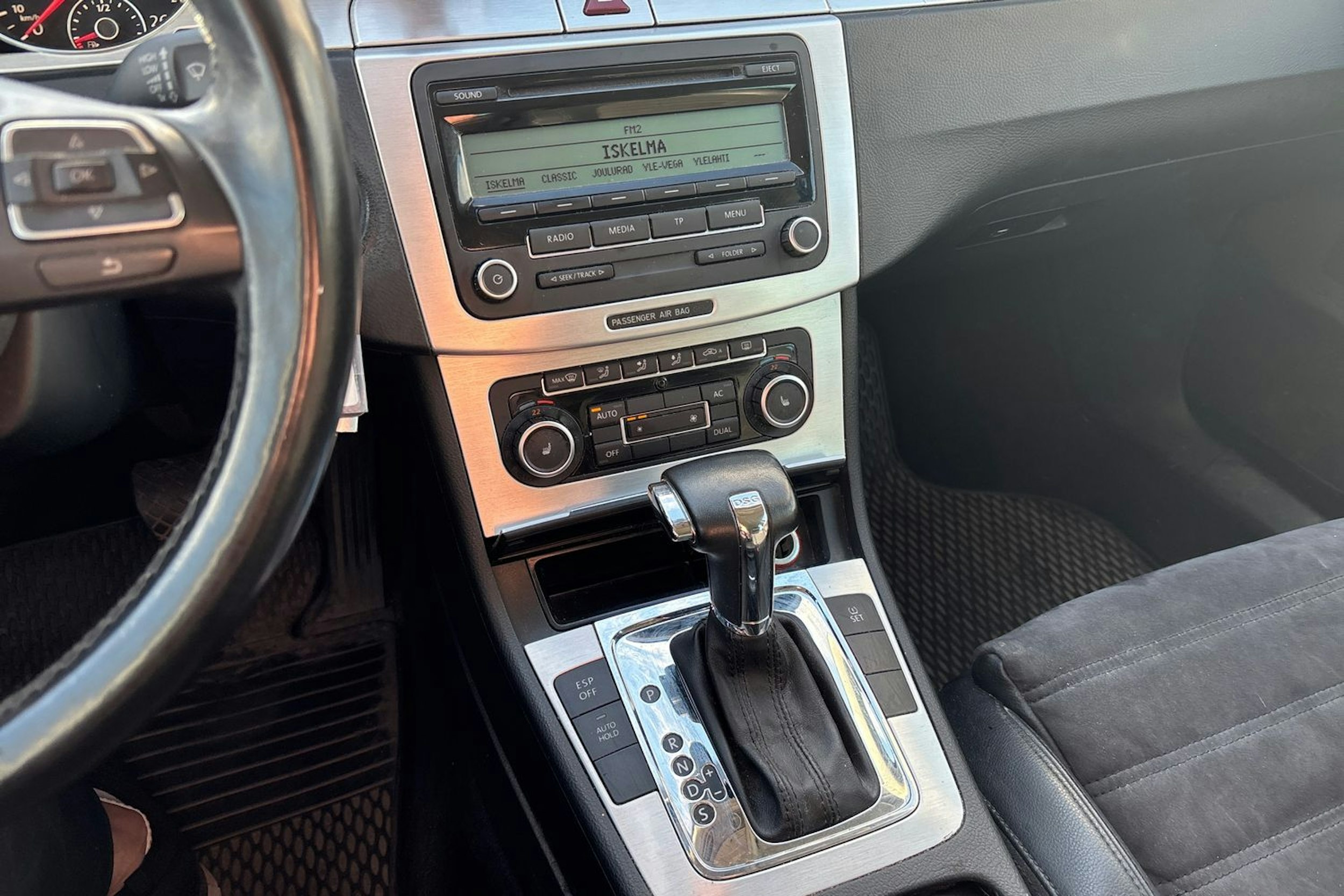 sininen Volkswagen Passat 2010 kuva 15.