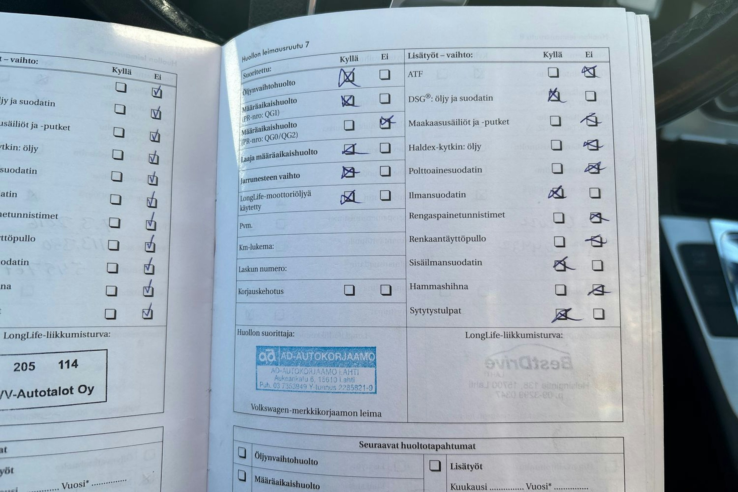 sininen Volkswagen Passat 2010 kuva 19.