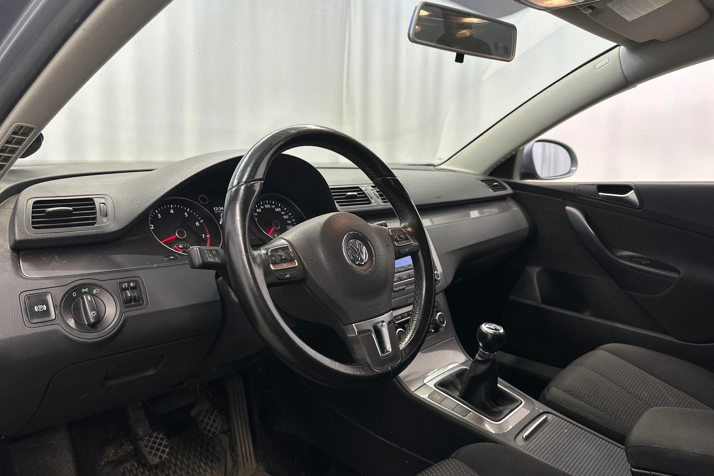 Harmaa Volkswagen PASSAT 2010 kuva 10.