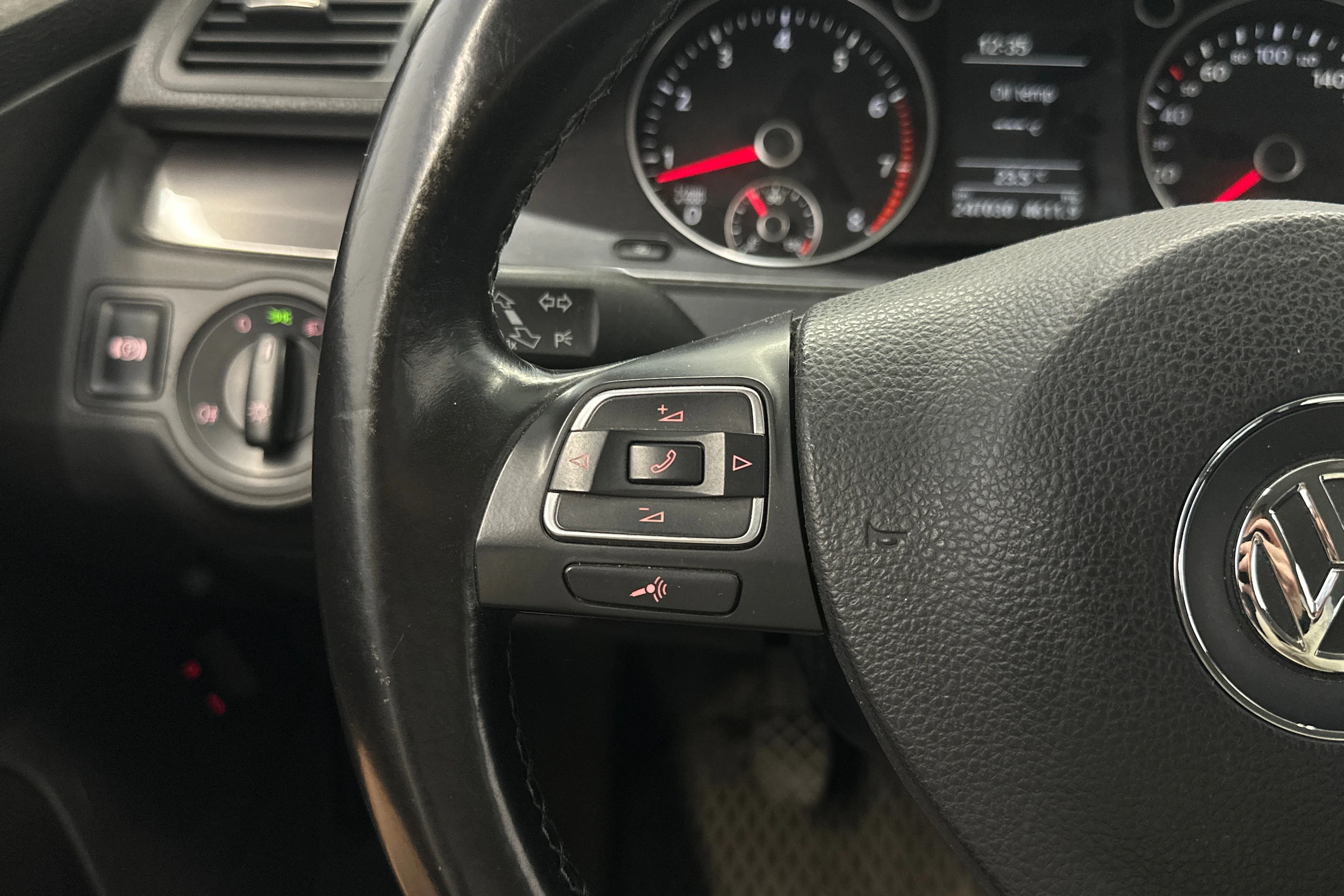 Harmaa Volkswagen PASSAT 2010 kuva 13.