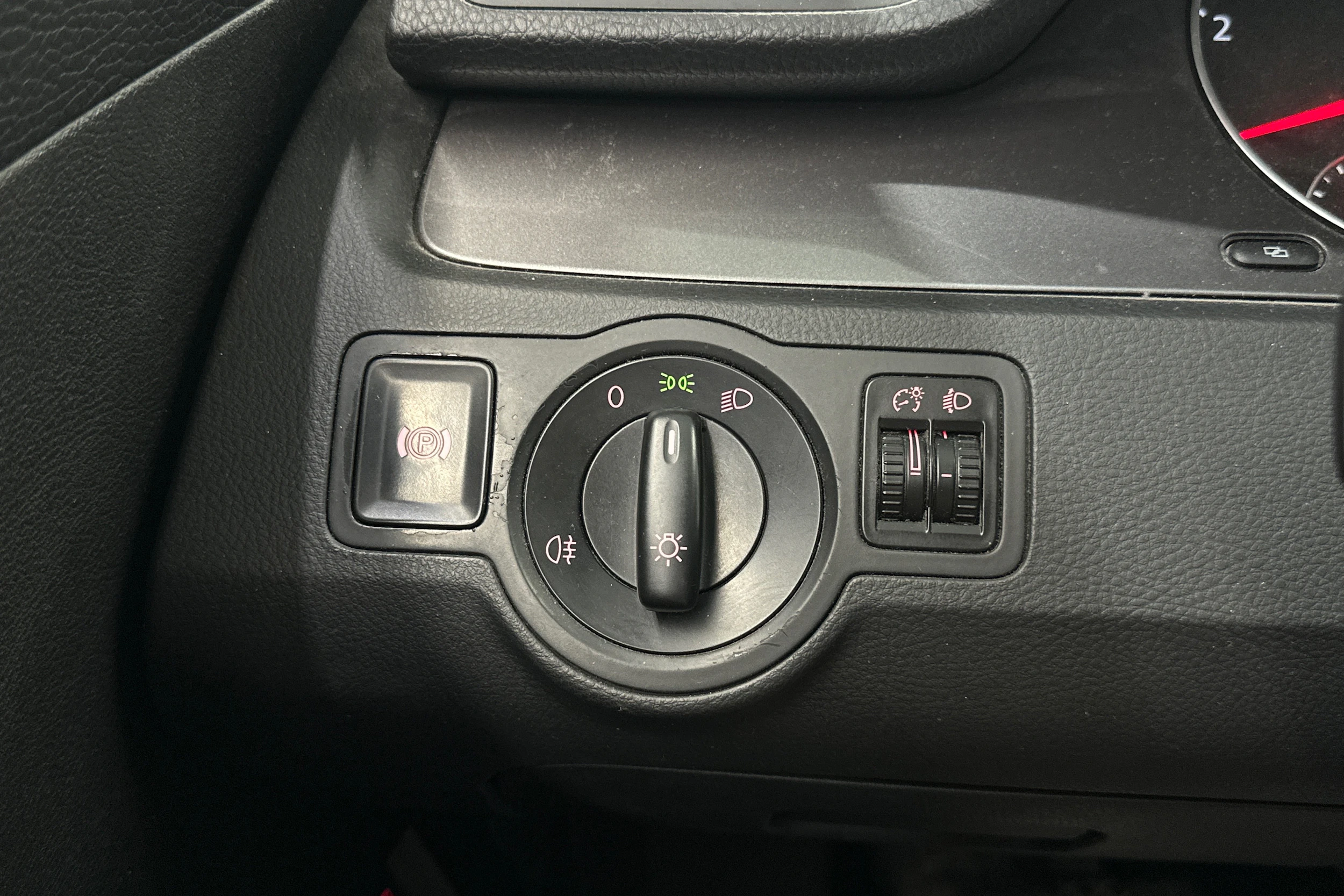 Harmaa Volkswagen PASSAT 2010 kuva 18.