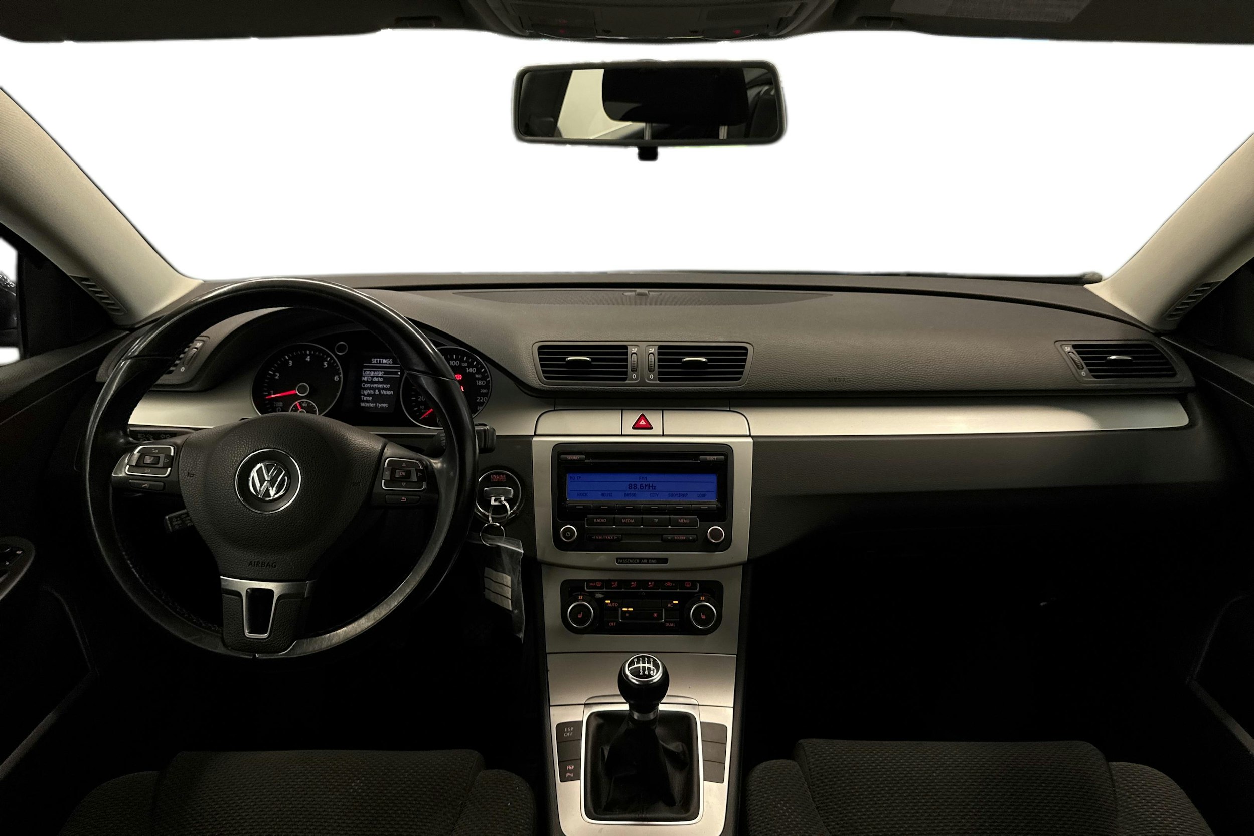 harmaa Volkswagen Passat 2010 kuva 7.