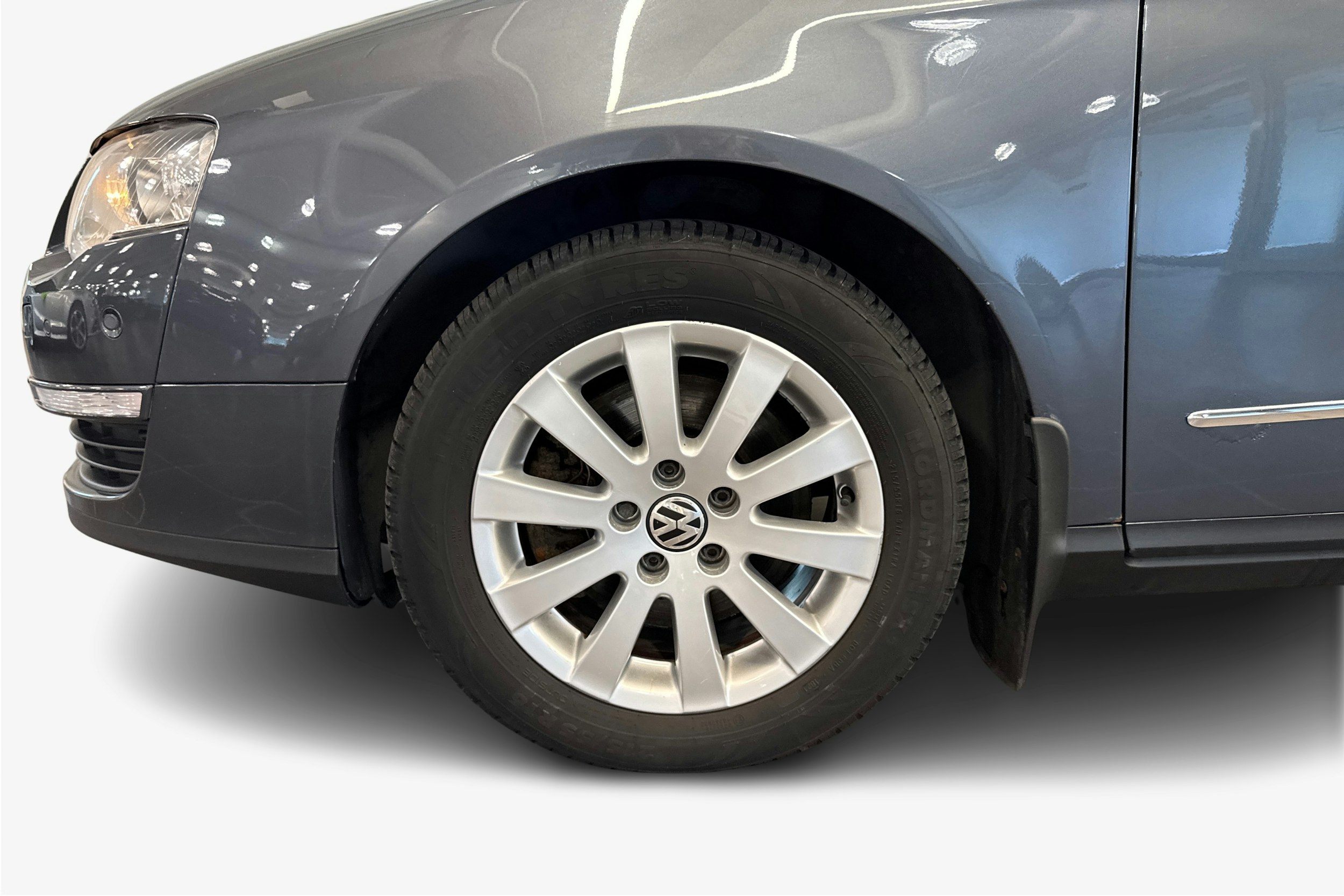 harmaa Volkswagen Passat 2010 kuva 9.