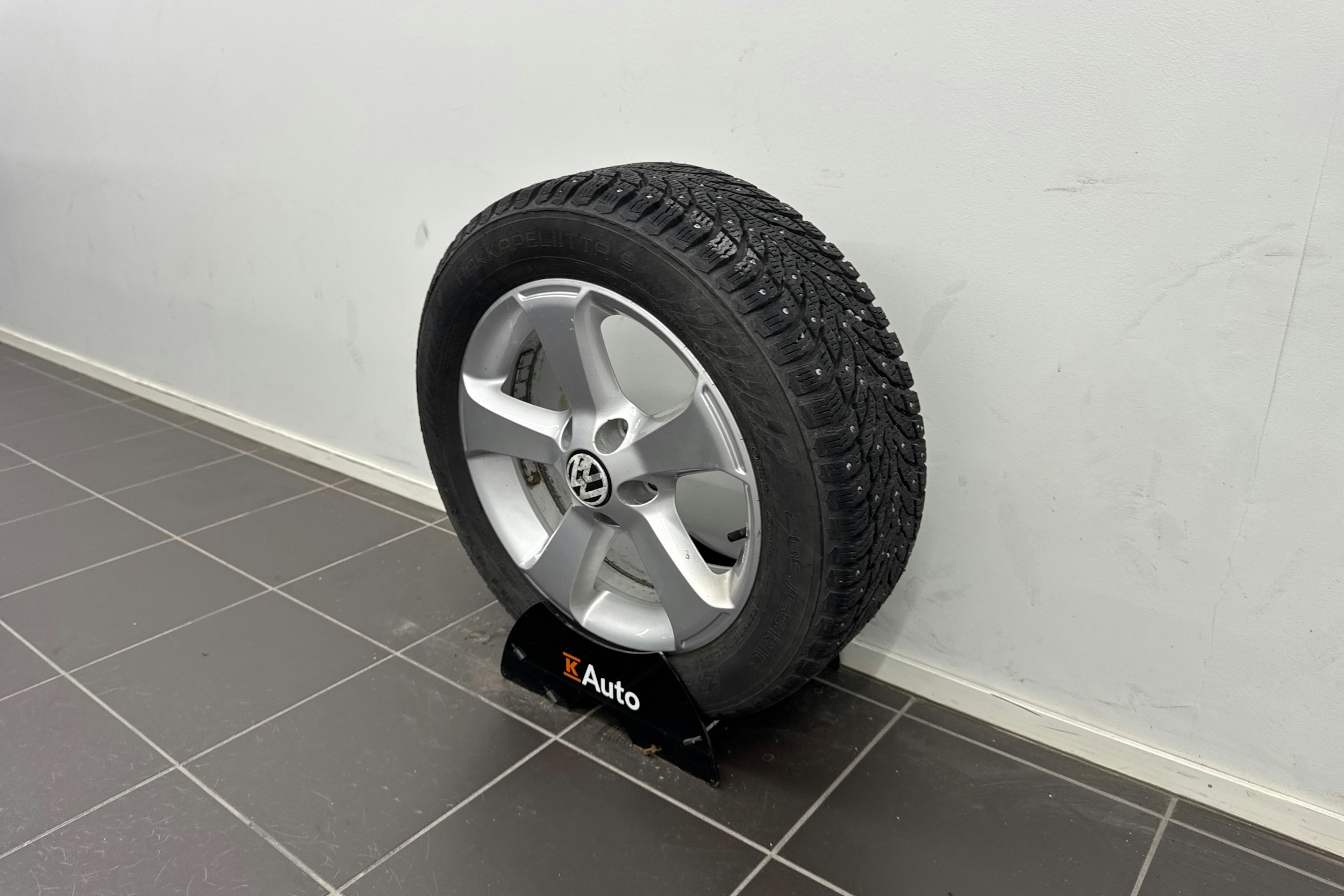 harmaa Volkswagen Passat 2010 kuva 10.