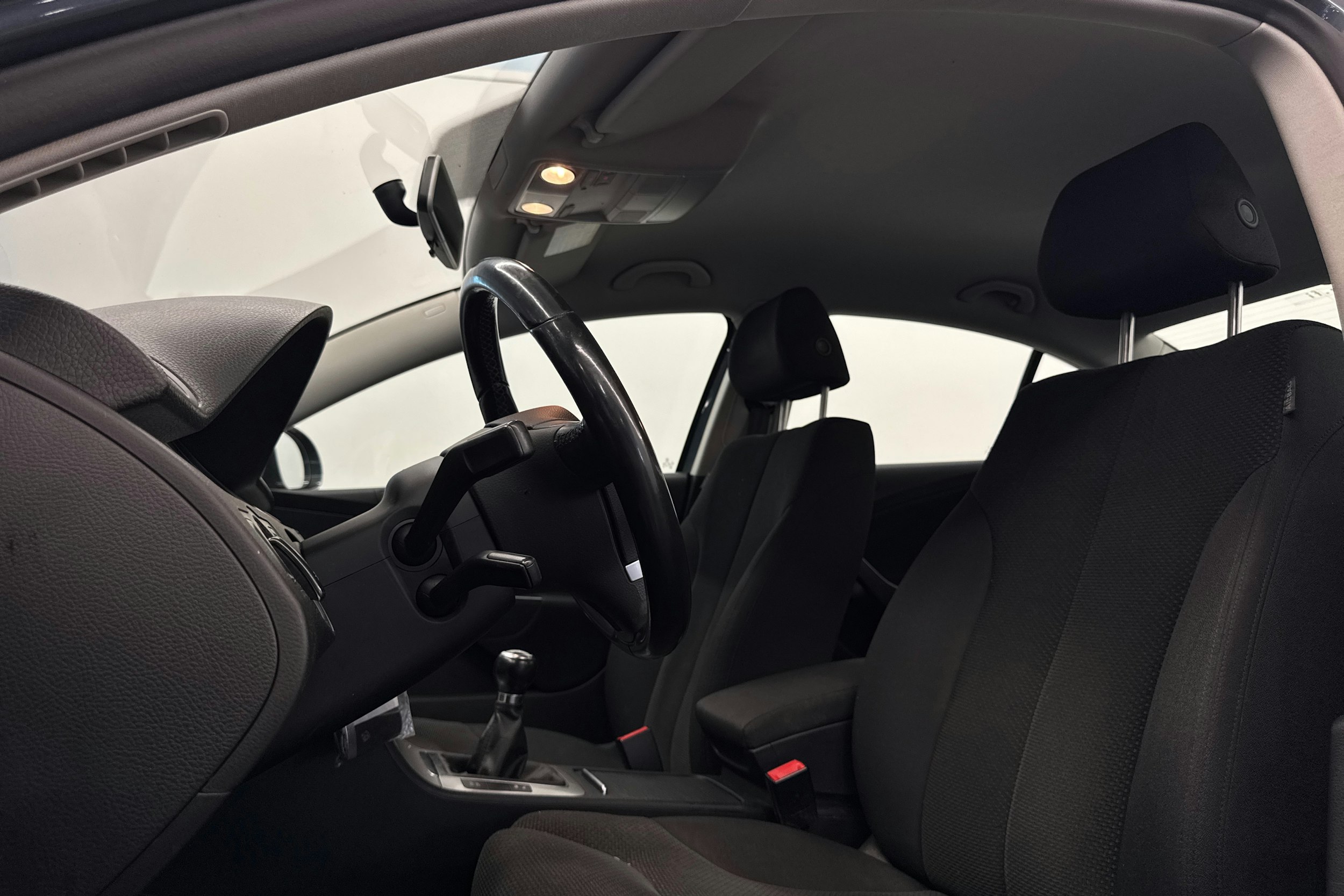 harmaa Volkswagen Passat 2010 kuva 11.
