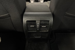 harmaa Volkswagen Passat 2010 kuva 12.