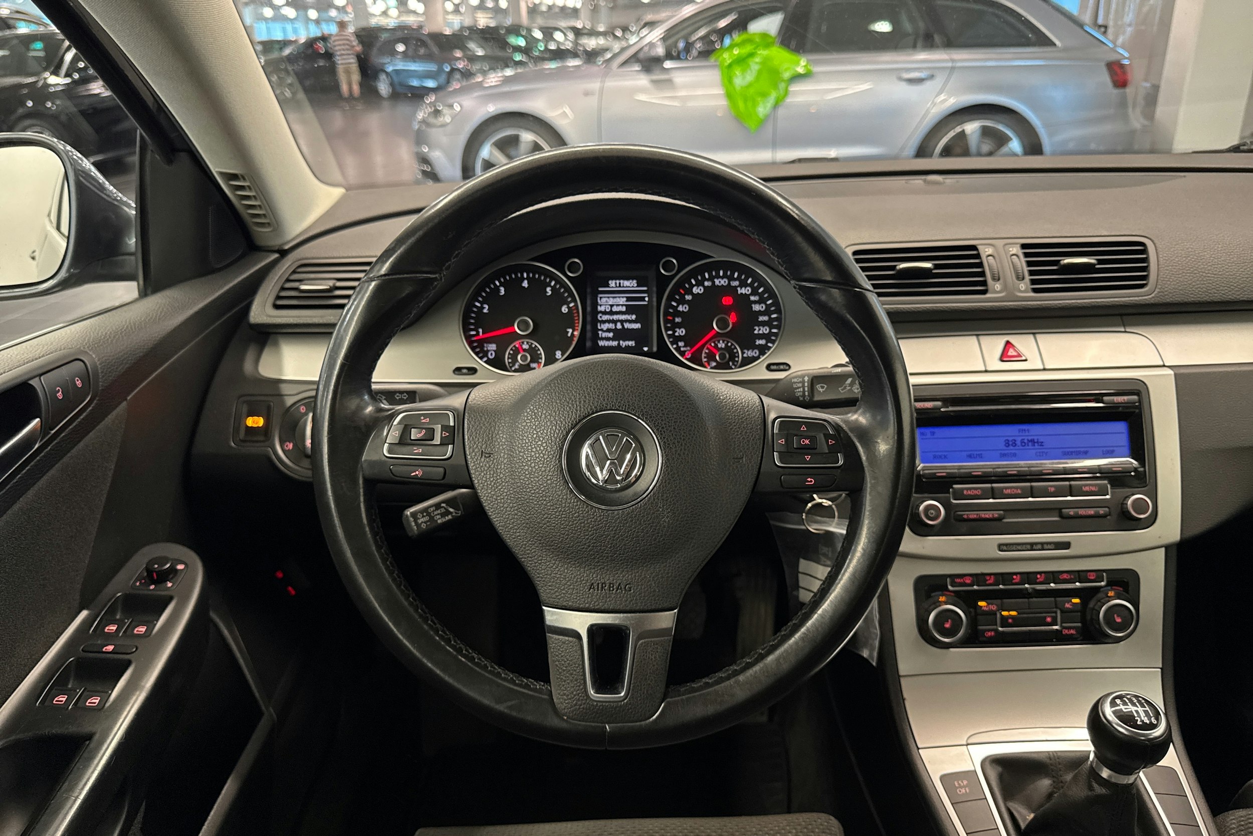harmaa Volkswagen Passat 2010 kuva 13.