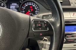 harmaa Volkswagen Passat 2010 kuva 16.
