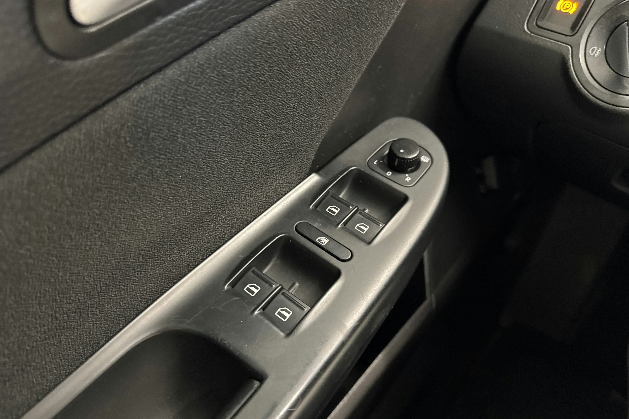 harmaa Volkswagen Passat 2010 kuva 19.