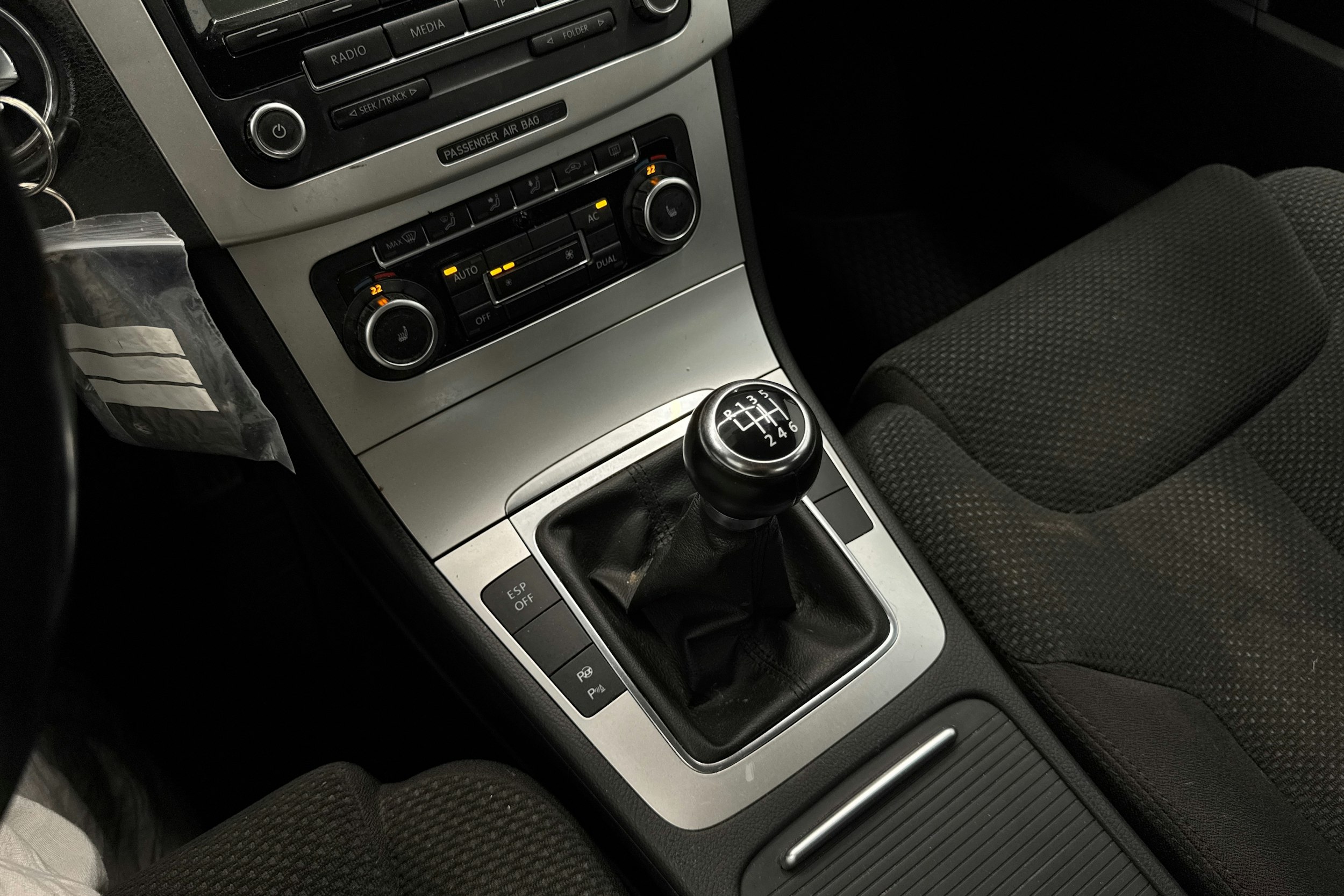 harmaa Volkswagen Passat 2010 kuva 20.
