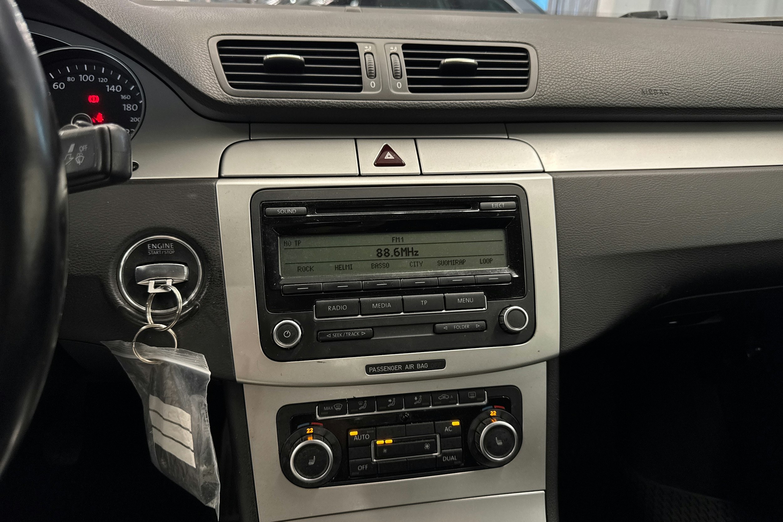 harmaa Volkswagen Passat 2010 kuva 21.