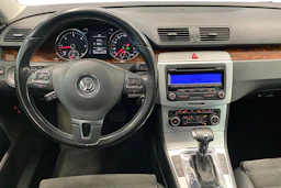 harmaa Volkswagen Passat 2010 kuva 7.