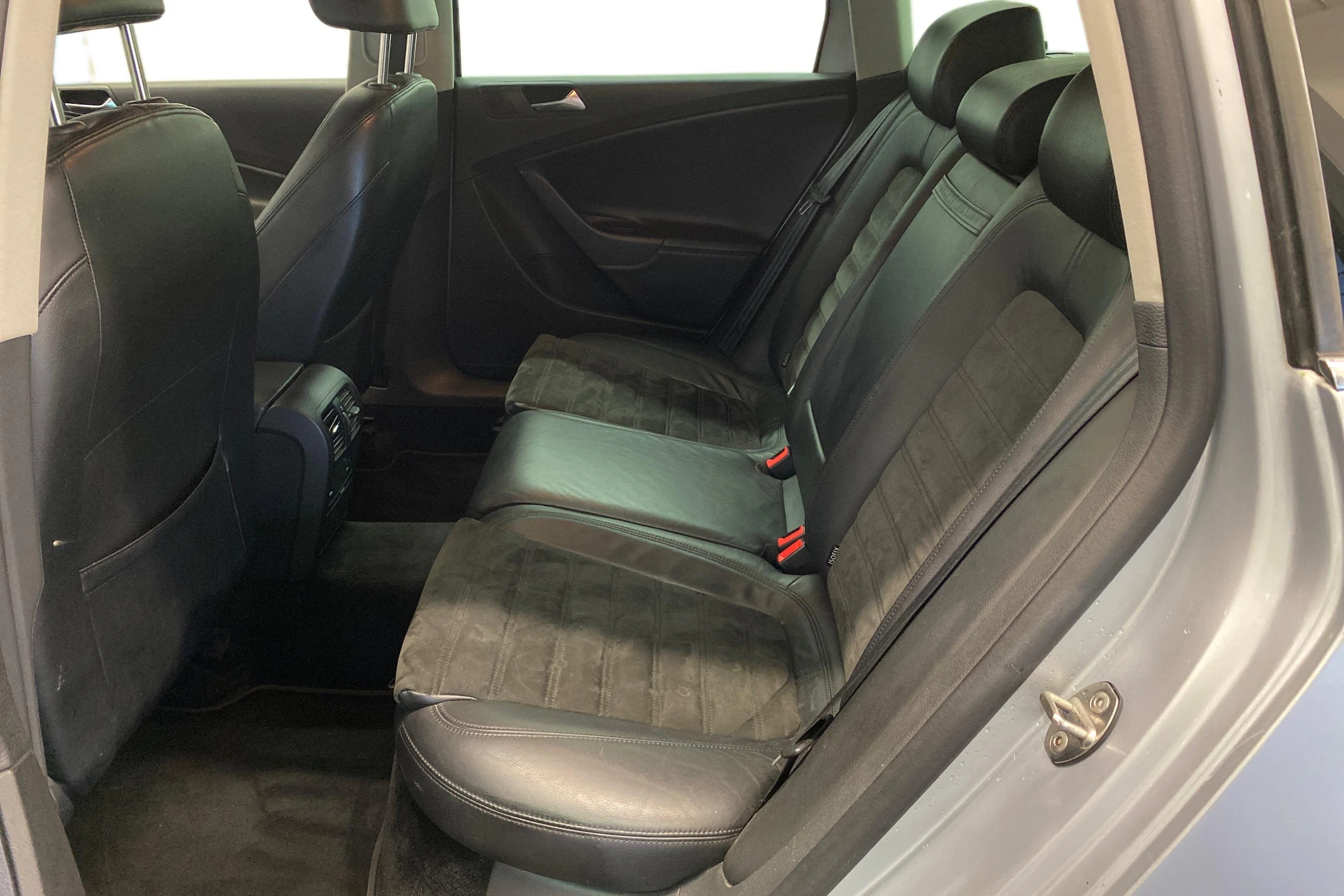 harmaa Volkswagen Passat 2010 kuva 8.