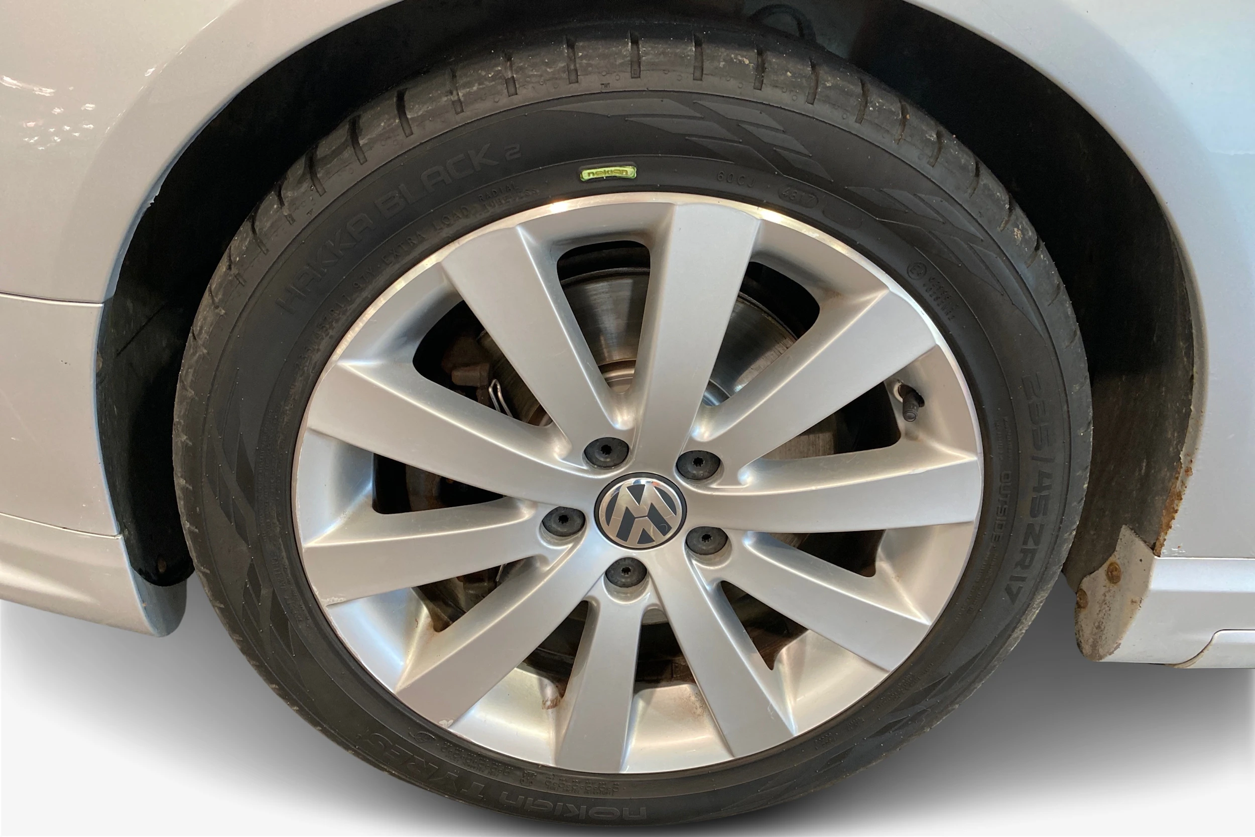 harmaa Volkswagen Passat 2010 kuva 9.