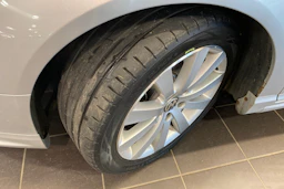 harmaa Volkswagen Passat 2010 kuva 10.