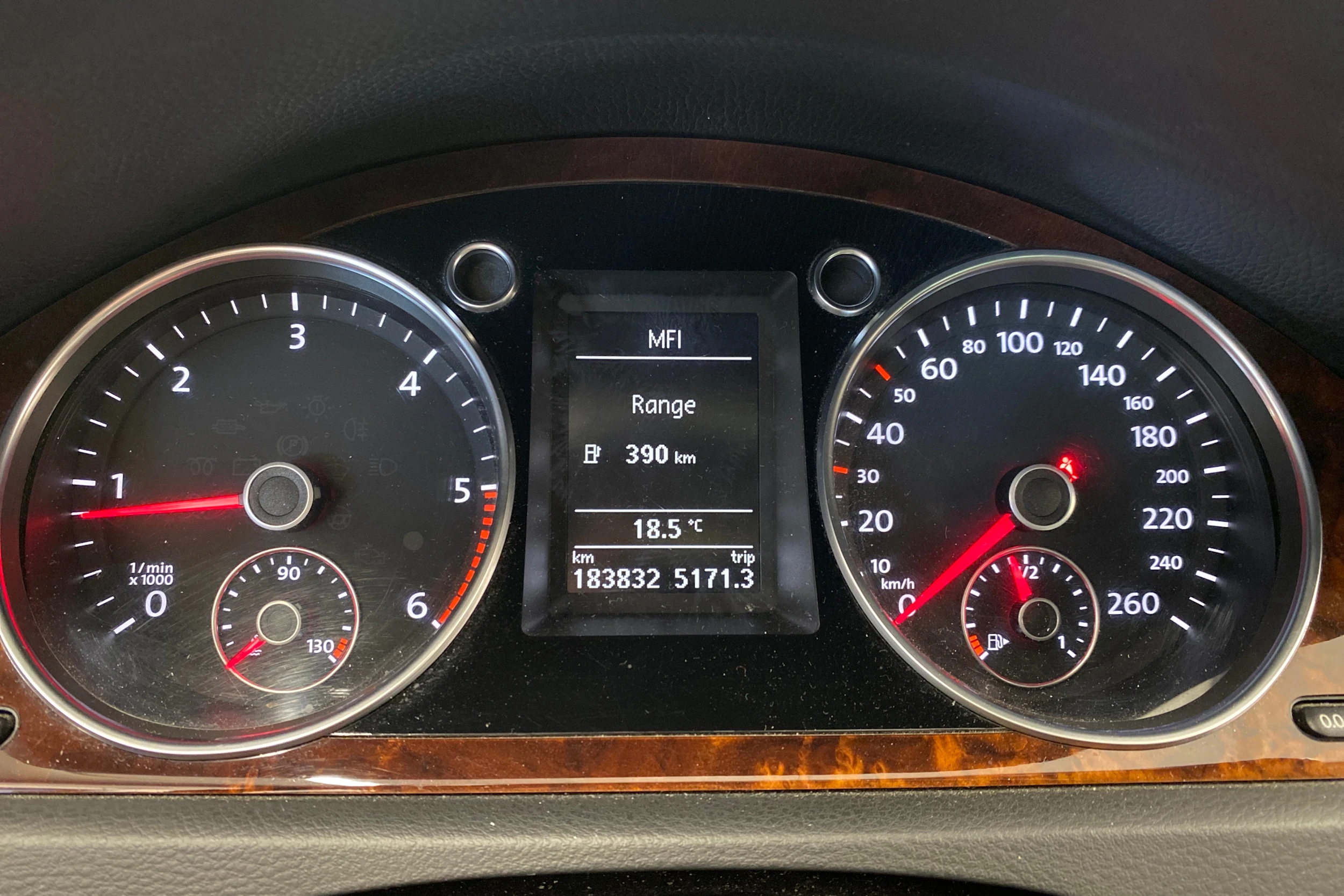 harmaa Volkswagen Passat 2010 kuva 21.