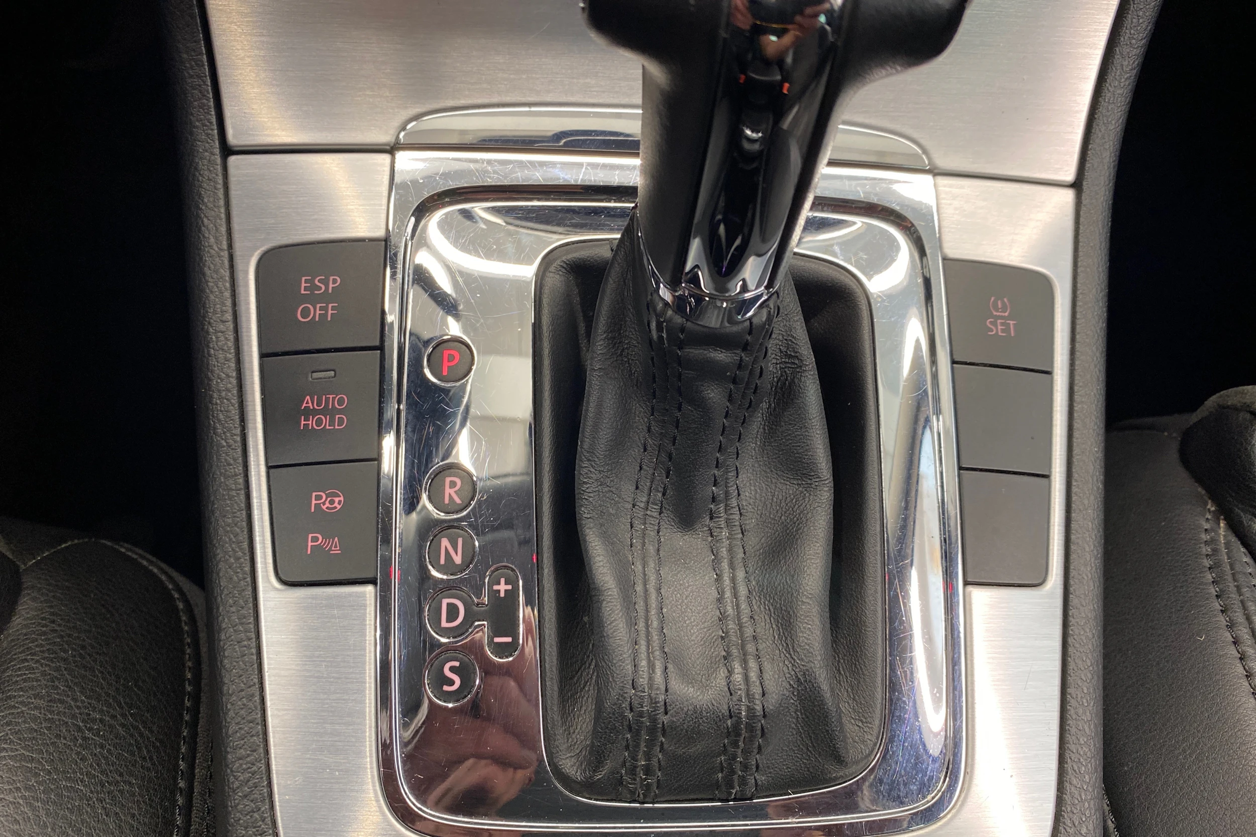 harmaa Volkswagen Passat 2010 kuva 22.