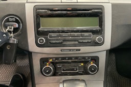 Harmaa Volkswagen PASSAT 2010 kuva 16.