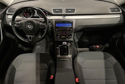 sininen Volkswagen Passat 2011 kuva 7.