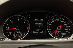 sininen Volkswagen Passat 2011 kuva 13.