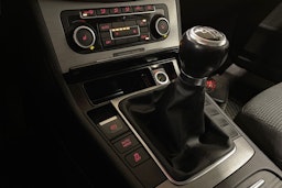 sininen Volkswagen Passat 2011 kuva 15.