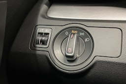 sininen Volkswagen Passat 2011 kuva 16.