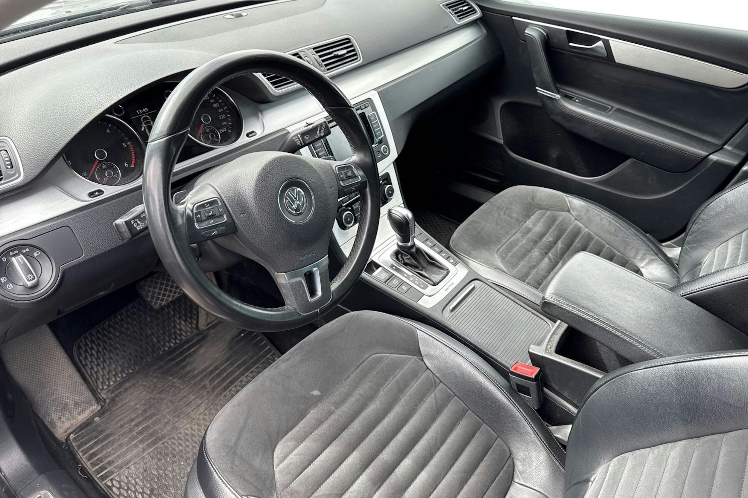 sininen Volkswagen Passat 2011 kuva 3.