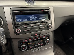 valkoinen Volkswagen Passat 2011 kuva 10.