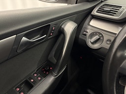 valkoinen Volkswagen Passat 2011 kuva 12.