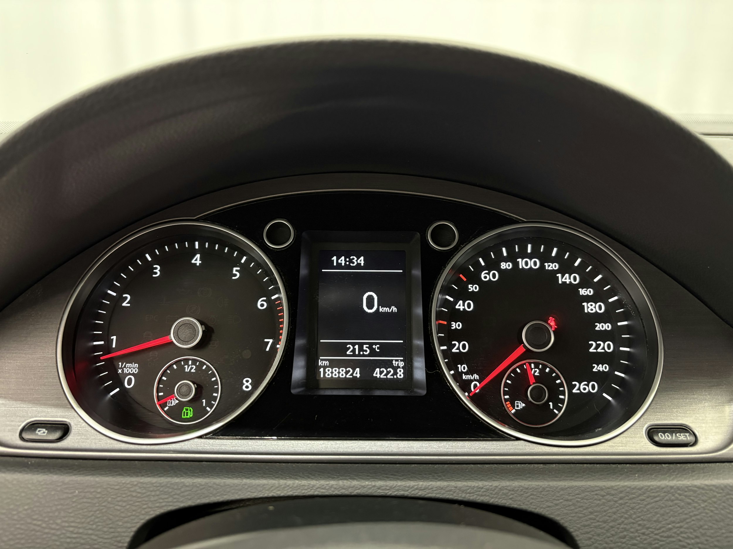 valkoinen Volkswagen Passat 2011 kuva 13.