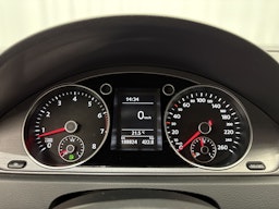 valkoinen Volkswagen Passat 2011 kuva 13.