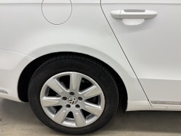 valkoinen Volkswagen Passat 2011 kuva 17.