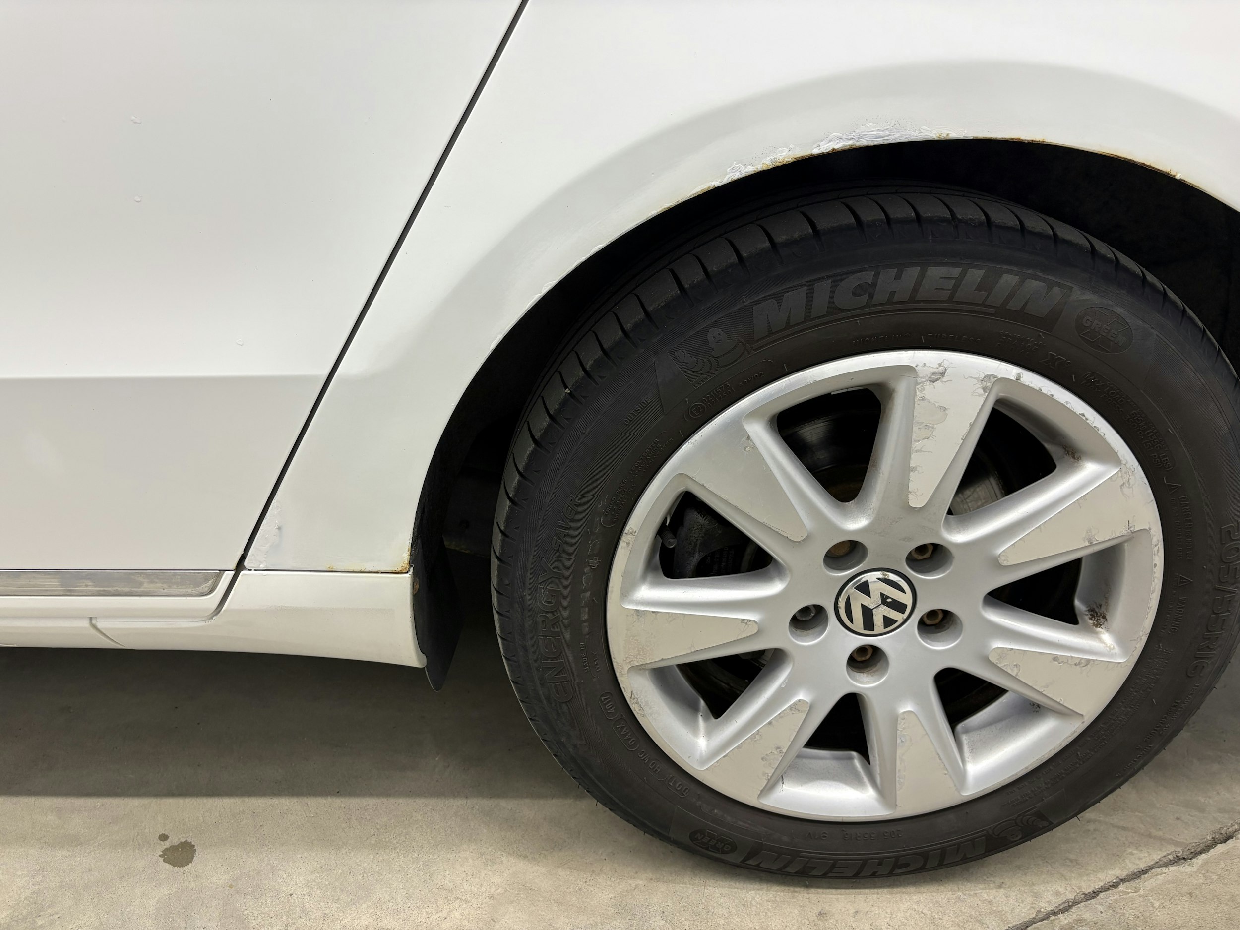 valkoinen Volkswagen Passat 2011 kuva 18.