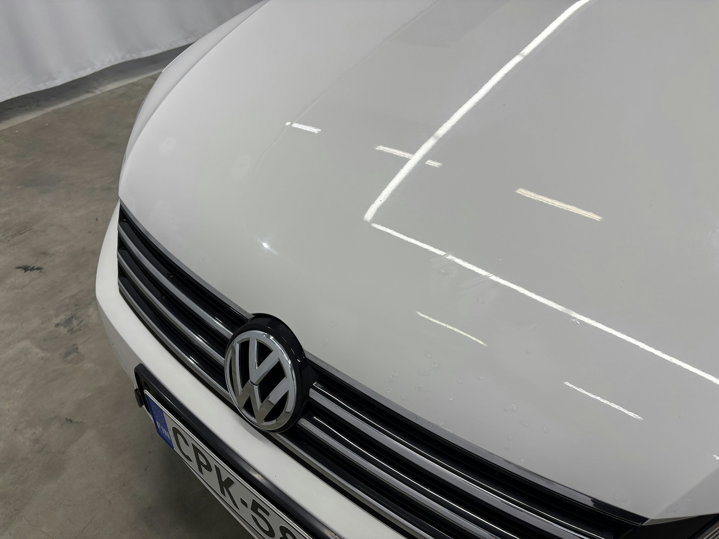 valkoinen Volkswagen Passat 2011 kuva 21.