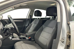 harmaa Volkswagen Passat 2011 kuva 6.