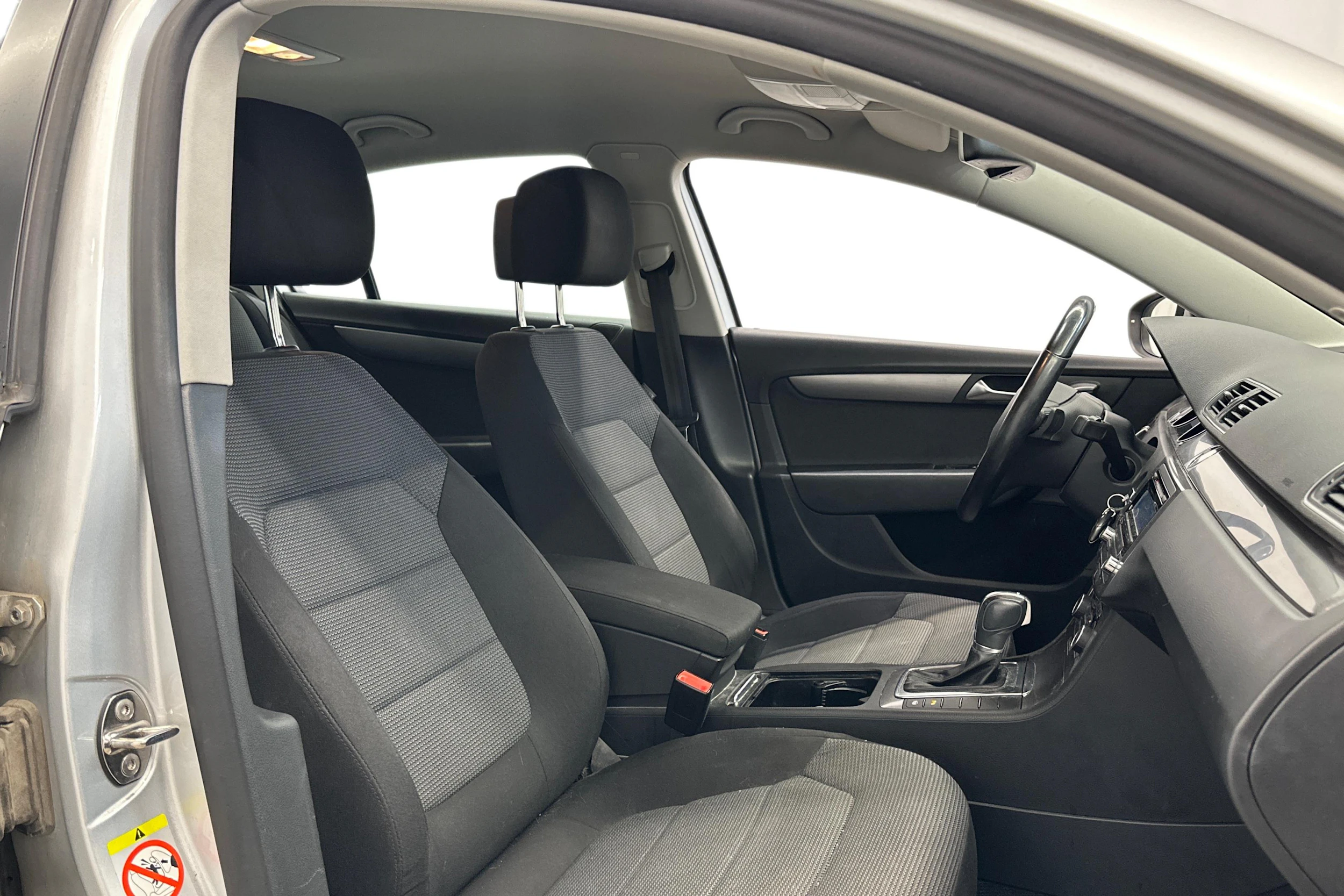 harmaa Volkswagen Passat 2011 kuva 7.