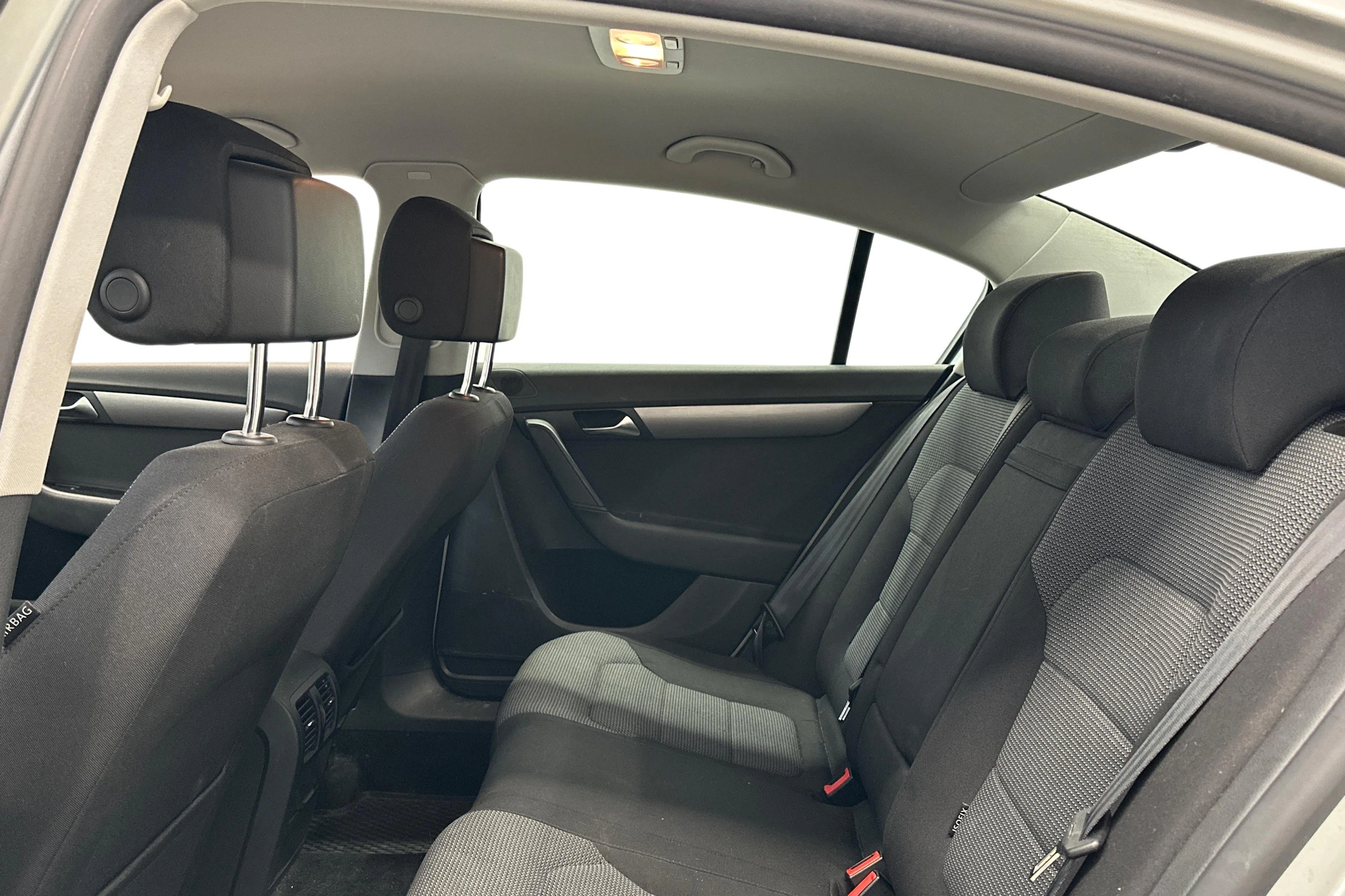 harmaa Volkswagen Passat 2011 kuva 8.