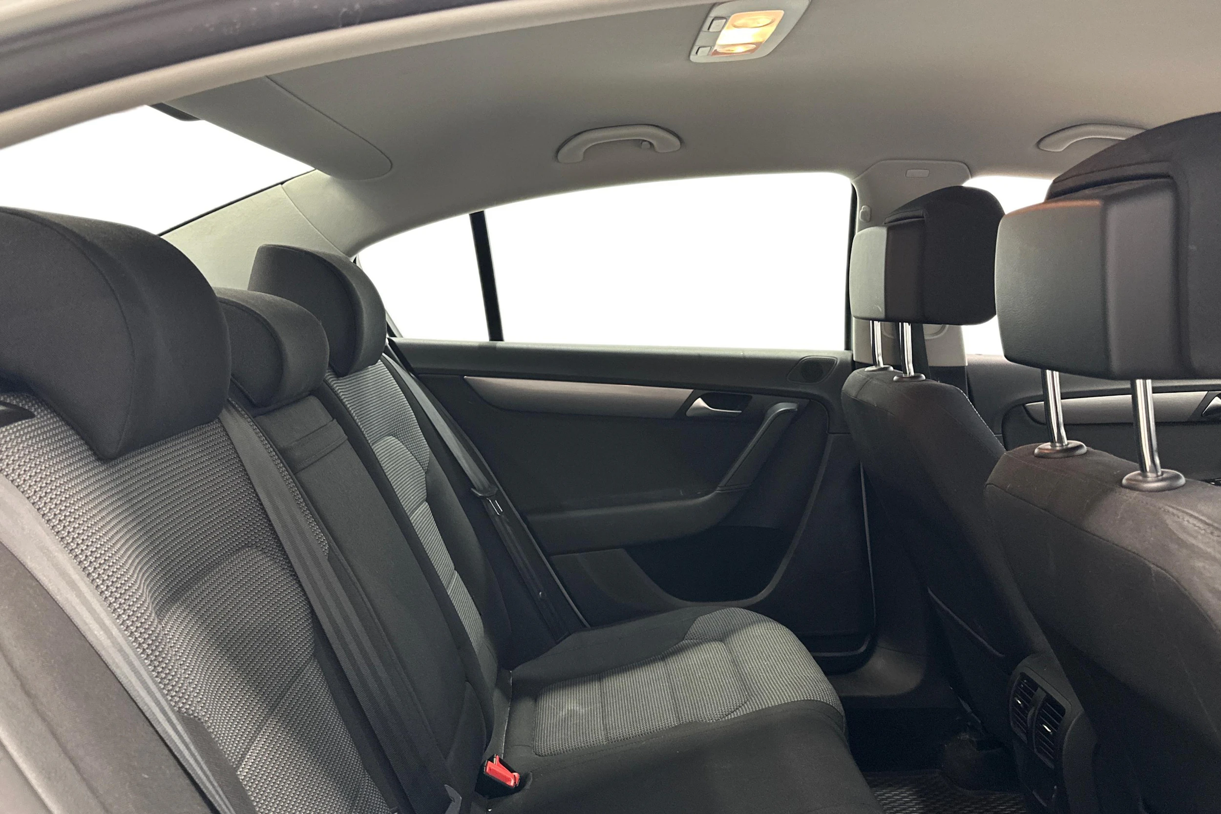 harmaa Volkswagen Passat 2011 kuva 9.
