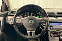 harmaa Volkswagen Passat 2011 kuva 12.