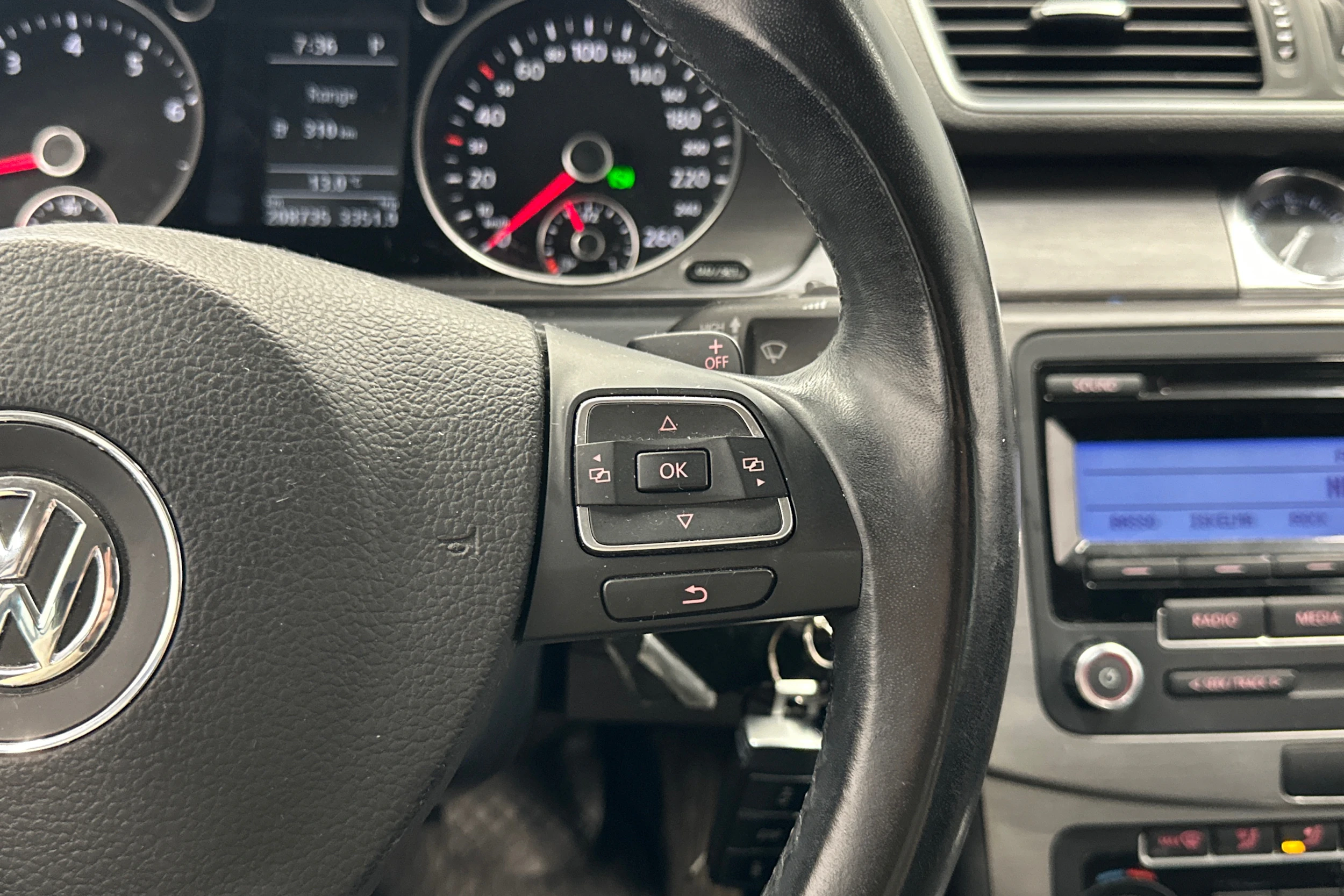 harmaa Volkswagen Passat 2011 kuva 14.