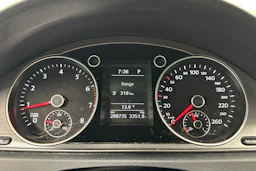 harmaa Volkswagen Passat 2011 kuva 15.