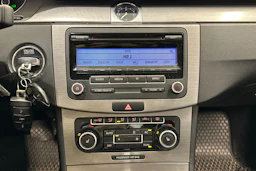 harmaa Volkswagen Passat 2011 kuva 16.