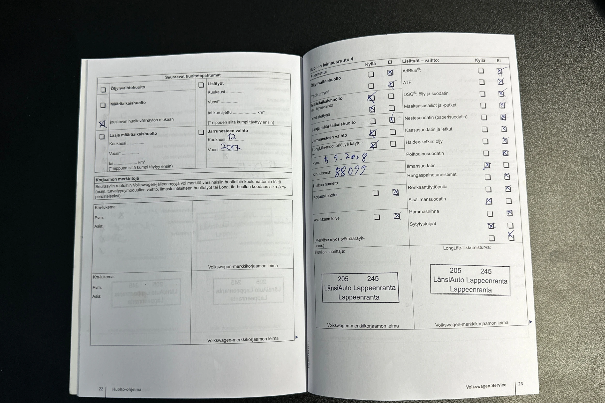 harmaa Volkswagen Passat 2011 kuva 34.