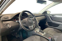 musta Volkswagen Passat 2012 kuva 8.